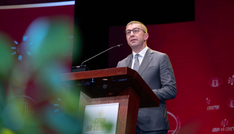 Mickoski  Detyra ime si kryeministër nuk është të merrem me eshtrat e së kaluarës  por të siguroj të ardhmen e fëmijëve tanë