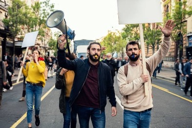 serbia-para-zgjedhjeve-a-mund-ta-rrezojne-studentet-vucicin-pas-dy-vitesh-revolte