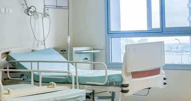 Nuk ka vende të lira në Klinikën e Neurologjisë  nga goditjet në tru po preken edhe pacientë më të rinj