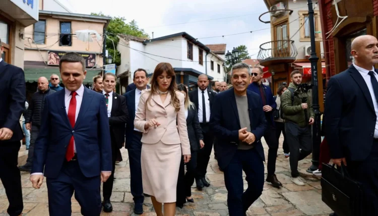 Mexhiti dhe Kasami presin Albulena Haxhiun në Shkup  Bashkëpunimi me Kosovën dhe projektet infrastrukturore në fokus