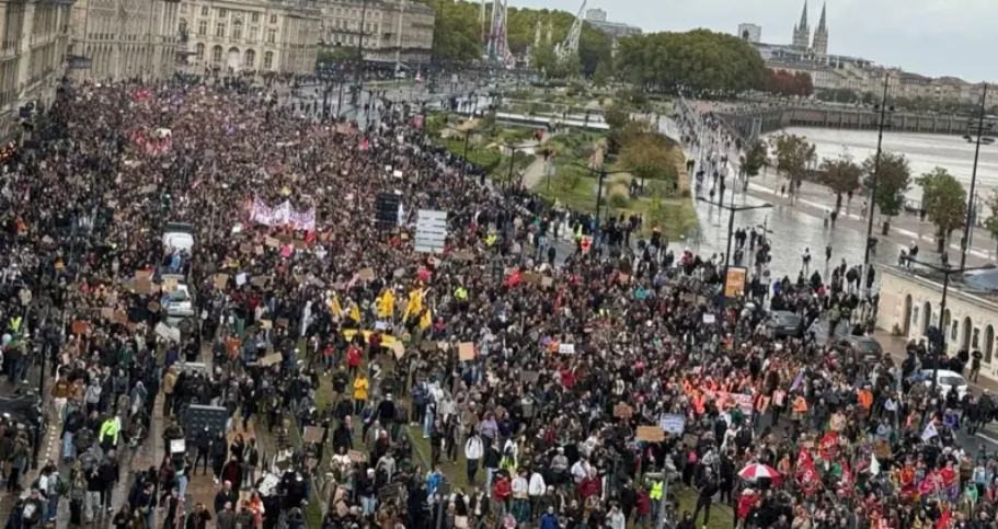 Protestat në Francë  qeveria shqyrton bllokimin e internetit në zona të caktuara