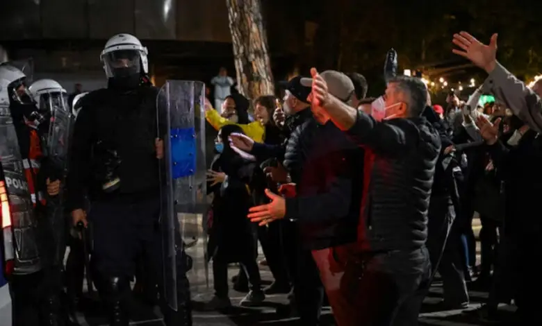 Masat e propozuara nga Rama  Mediat e huaja  Kthim në komunizëm  Protestat vijojnë  kërkohet dorëheqja e kryeministrit
