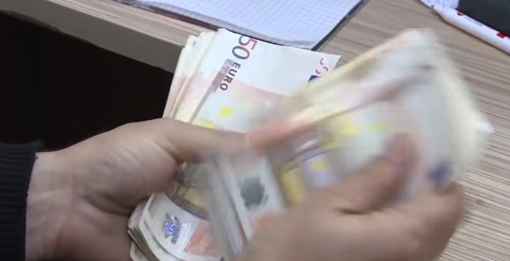 Revizioni i kredisë hungareze  revizorët vlerësuan pozitivisht shpërndarjen e 250 milionëve euro