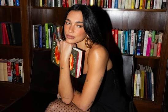 Dua Lipa e apasionuar pas librave  merr pjesë në Festivalin e Letërsisë në Lond