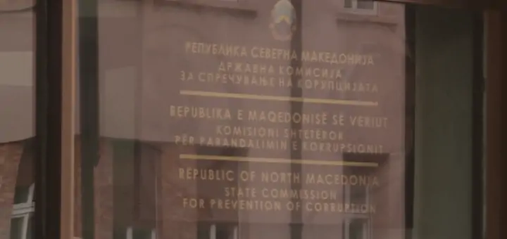 Drejtoresha e një shkolle punësoi vajzën e saj  KSHPK dërgoi rastin në Prokurori