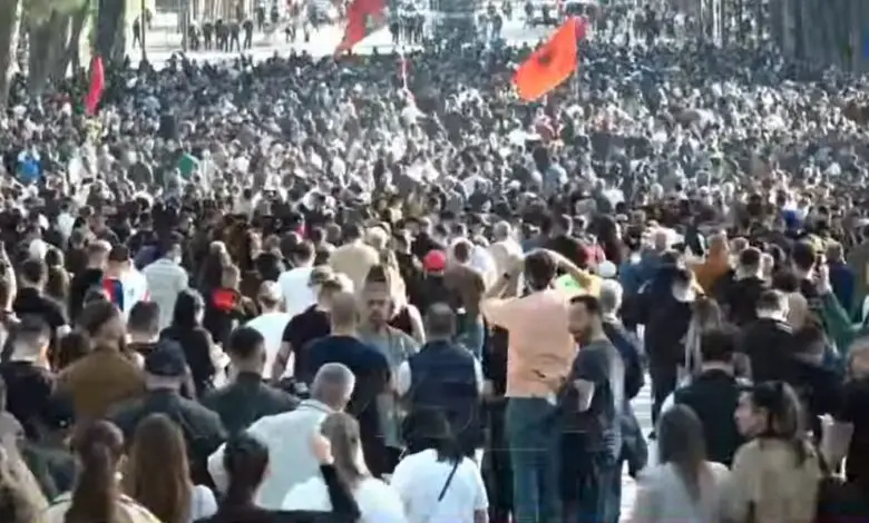 studentet-sot-proteste-para-ministrise-se-arsimit-u-bashkohen-edhe-pedagoget