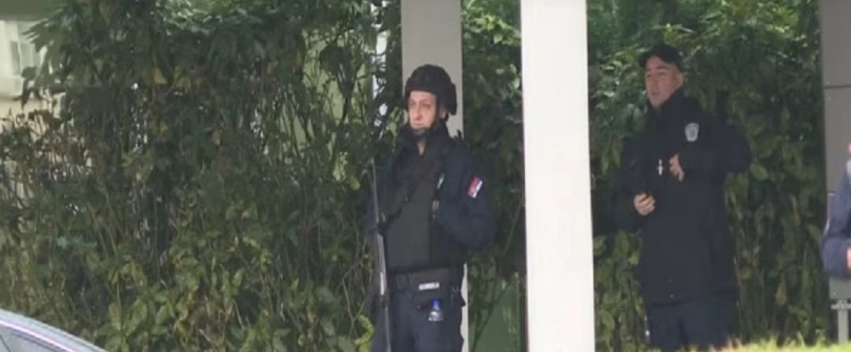 police-te-armatosur-para-bankes-ne-pronesi-te-magnatit-te-lidhur-me-vuciqin-ne-beograd