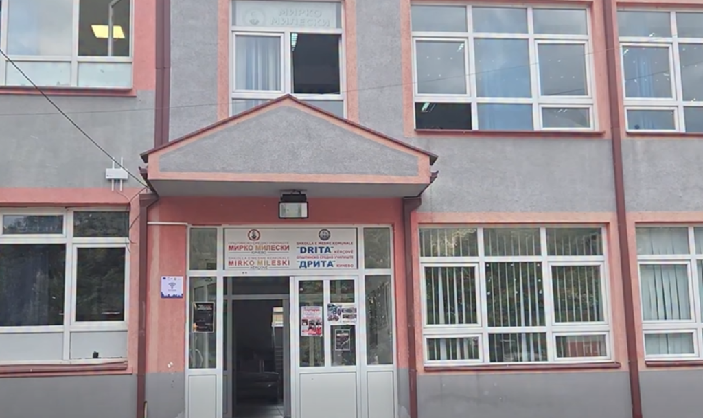 Kërçovë  hapen dy paralelet e mbyllura në SH M K  Drita   139 nxënës të regjistruar në vitin e parë
