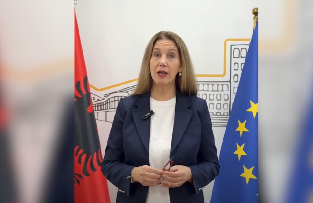 ministrja-e-arsimit-ne-shqiperi-jemi-gati-per-dialog-me-studentet-shkollat-funksionojne-normalisht