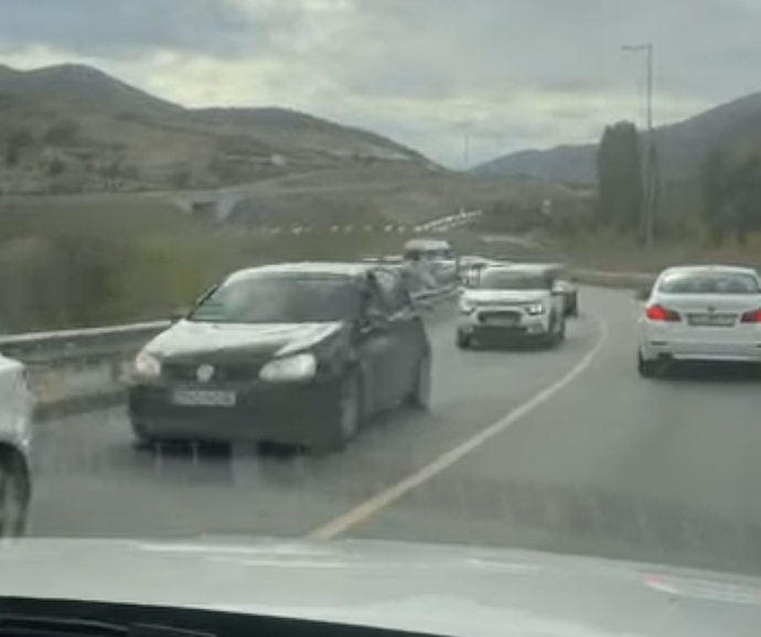 Kolona kilometrike në pikën kufitare të Bllacës 