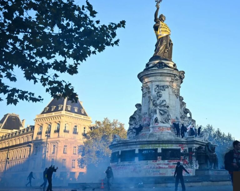 Dhunë dhe përplasje mes policisë dhe qytetarëve  Qeveria franceze nën presion pas trazirave dhe protestave masive
