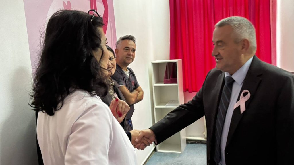 Klekovski  Në Spitalin e Shtipit hapet kabineti multidisiplinar për sëmundjet e gjirit  për një përgjigje më të shpejtë dhe më cilësore për pacienten