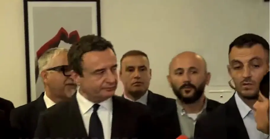 Gazetarja e Klan Kosovës  Arbreshë Uka i drejtohet Kurtit  Unë s kam vëlla  babai jem nuk jeton më   kush me na mbrojtë neve 