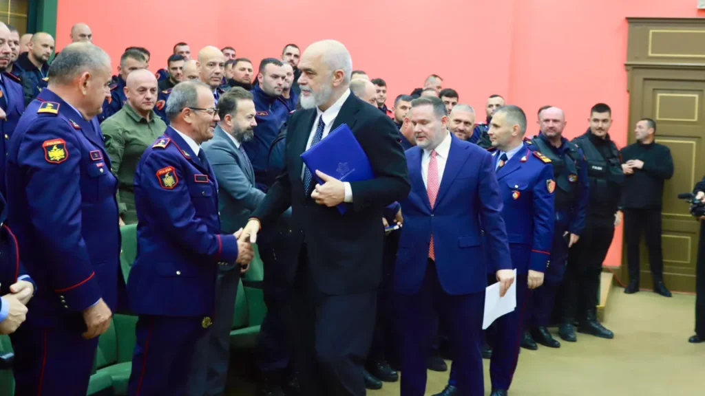 protesta-eshte-e-drejte-dhuna-eshte-krim-rama-paralajmeron-protestuesit-qe-shkaktojne-incidente-do-te-paguani-financiarisht