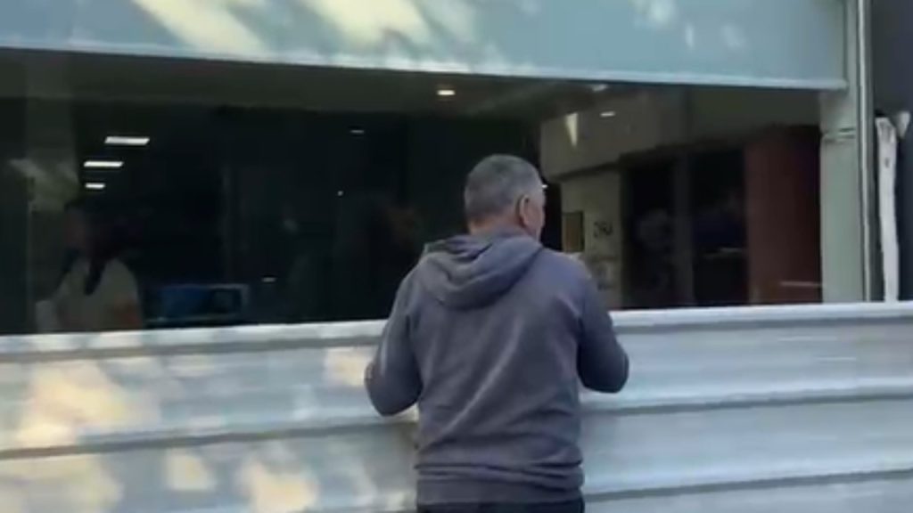 protestat-e-dhunshme-ne-diten-e-7-te-bizneset-ne-tirane-forcojne-masat-e-sigurise-vendosin-mbrojtese-hekuri-ne-dritare