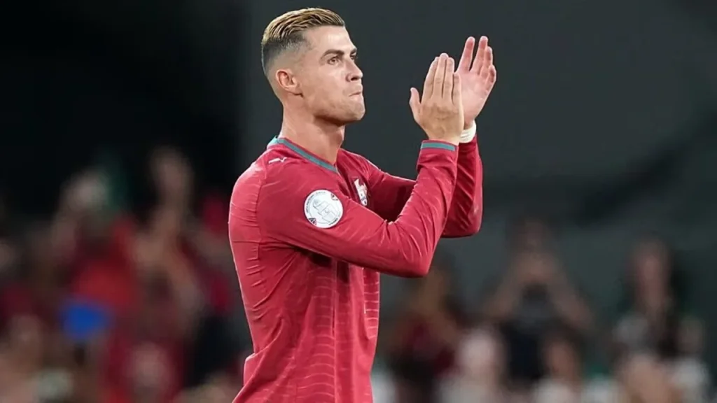 Zyrtare  Cristiano Ronaldo pezullohet përkohësisht nga Federata Portugeze  hapet procedim disiplinor ndaj yllit të futbollit