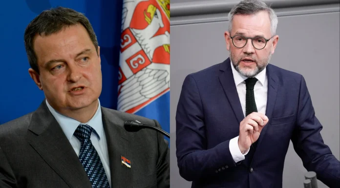  Flamuri serb do të valëvitet në Prizen   ish ministri gjerman reagon për deklaratën e Ivica Daçiç  Kjo rrugë çon drejt luftës  nuk ka më para të BE së për Serbinë