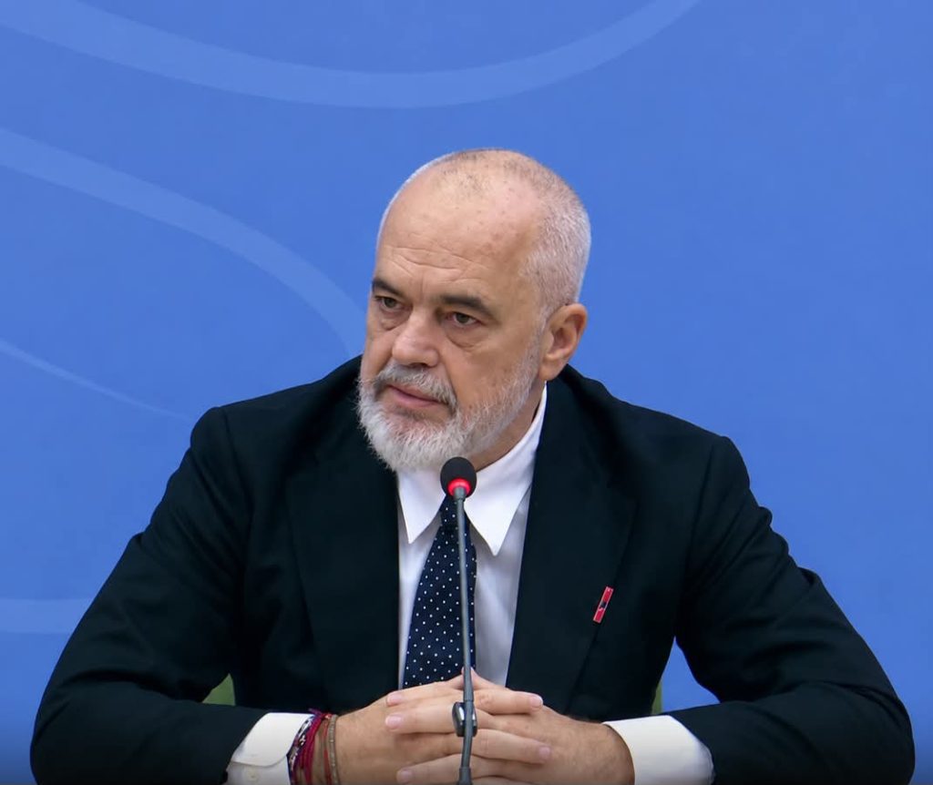 brez-tik-tok-u-qe-nuk-lidhin-dot-7-fjale-bashke-rama-sulmon-protestuesit-jane-pengje-qenie-te-verbra-njerez-pa-shkolle