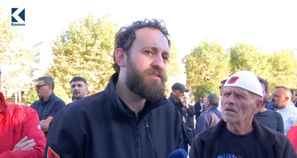 haziri-kurtit-me-keto-tendenca-per-te-bere-pazare-po-shkel-mbi-gjakun-e-deshmoreve-video