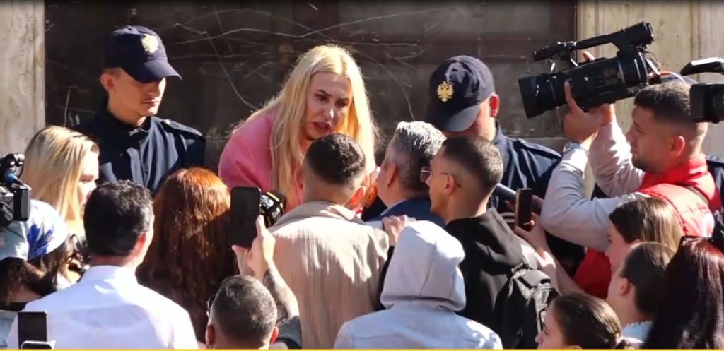 ik-qe-ketu-se-provokon-protesten-kreu-i-sindikates-se-pedagogeve-perplaset-me-drejtoreshen-e-mia-s-para-kryeministrise-largohet-perfaqesuesja-e-rames