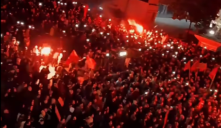 kosova-qendron-platforma-liria-ka-emer-publikon-pamje-nga-nata-e-15-e-protestes-kunder-verdiktit-te-speciales