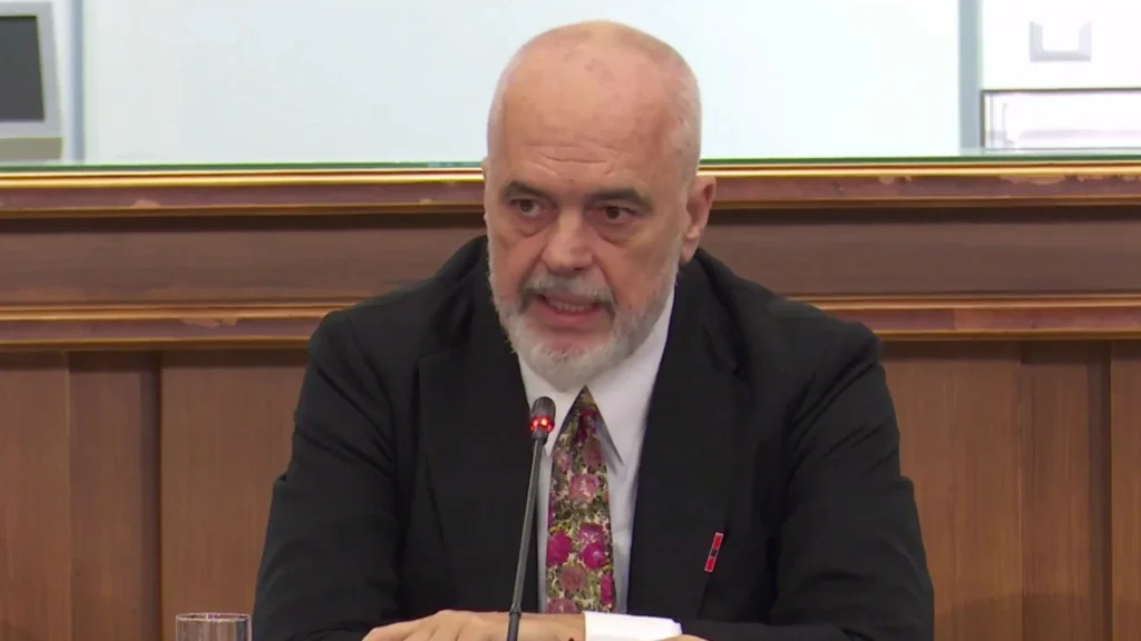 ata-me-kapuc-do-t-i-ndjekim-kemba-kembes-rama-sulmuan-bankat-per-te-nxitur-panik-kujtuan-se-u-be-deti-kos-pedagoget-ne-proteste-jane-edhe-flamurtare-partie