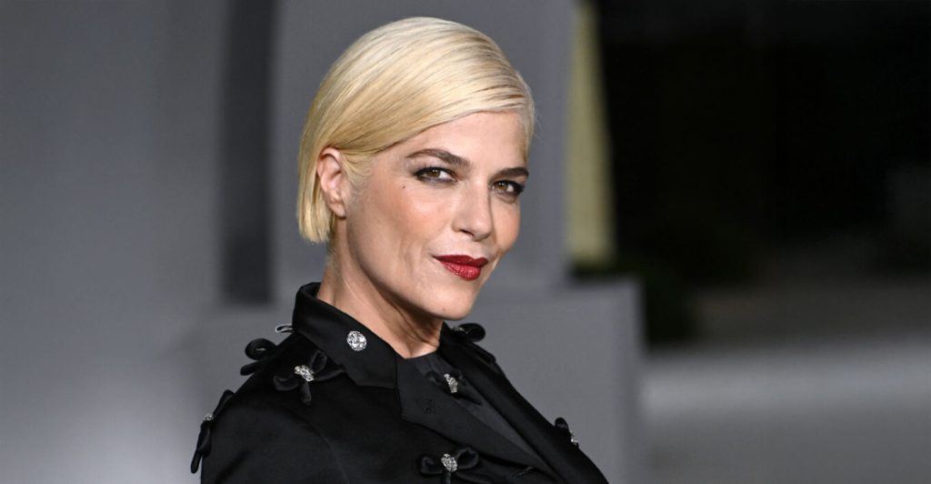 Arrestohet në New York aktorja Selma Blair  dyshohet se kafshoi stjuardesat dhe tentoi të hapte derën e avionit