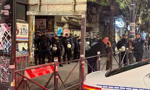 Policia e rrethon KQZ në e Serbisë  aktualisht as gazetarët s lejohen të afrohen