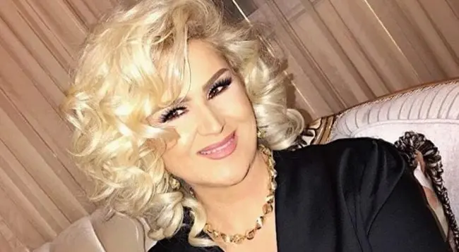 Shyhrete Behluli  Eleganca e një nuseje nën duar të bijës