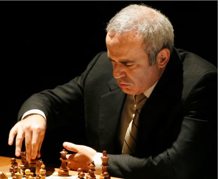 Kasparov  Humbja e Rusisë në Ukrainë do të ndryshonte të ardhmen e vendit