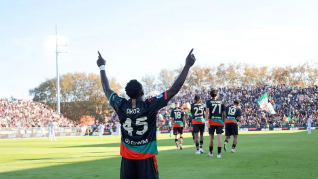 Venezia befason Napolin dhe merr fitoren e parë në Serie A