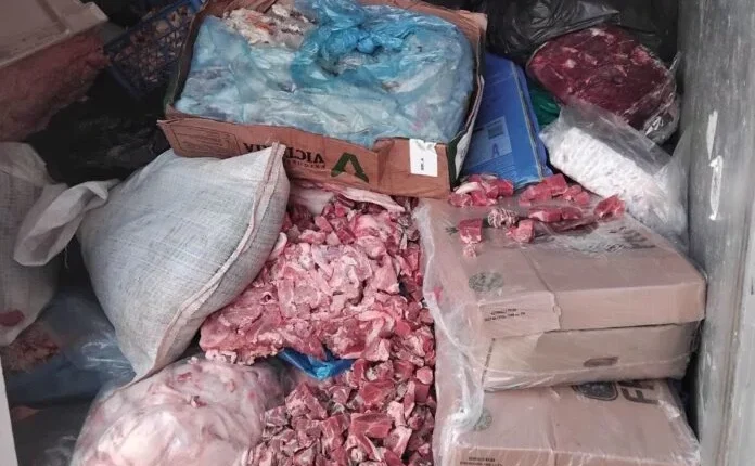 Konfiskohen dy tonë mish të pasigurt  një pjesë e produkteve shiteshin edhe përmes rrjeteve sociale